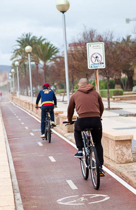 alquiler de bicicletas Mallorca-cómo circular por carril bici 464x717.jpg