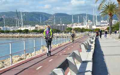 disfrutando de excursion en bici por Palma