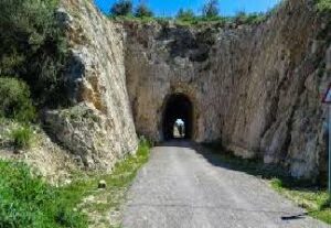 alquiler de bicicletas mallorca-Mercado de Artà-túnel vía verde (1)