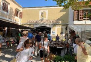 alquiler de bicicletas mallorca-Mercado de Artà zona cubierta (1)