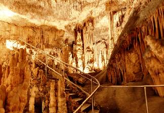 alquiler de bicicletas mallorca- cuevas del drach escaleras (1)