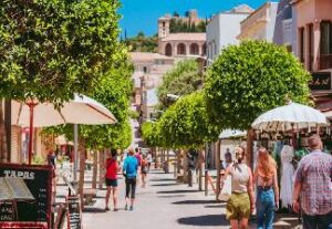 alquiler de bicicletas mallorca-mercado de artà calle principal