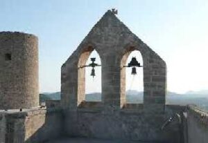 alquiler de bicicletas mallorca-ruta en bicicleta al castillo de capdepera campanario