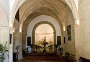 alquiler de bicicletas mallorca-ruta en bicicleta al castillo de capdepera ermita por dentro