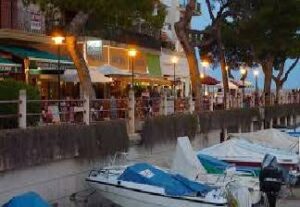 alquiler de bicicletas mallorca- ruta en bicicleta cala ratjada restaurantes en el puerto