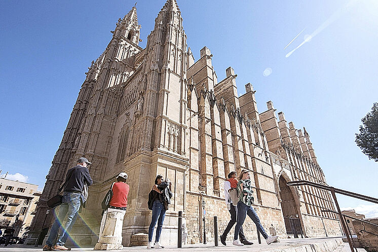 alquiler de bicicletas palma de mallorca-visita palma-catedral